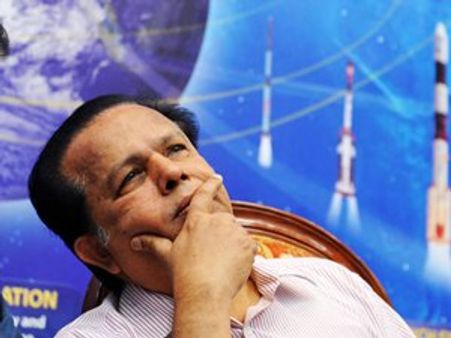 എസ് ബാന്‍ഡ് വിവാദം: മാധവന്‍ നായര്‍ക്ക് വിലക്ക്