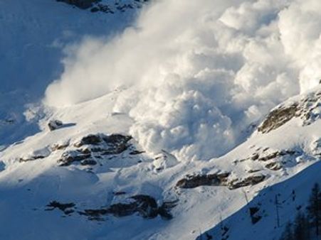 മഞ്ഞിടിച്ചിലില്‍ 9 സൈനികര്‍ മരിച്ചു