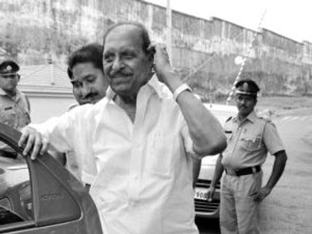 പിള്ളയെ വിളിച്ചവരെല്ലാം കുടുങ്ങും?