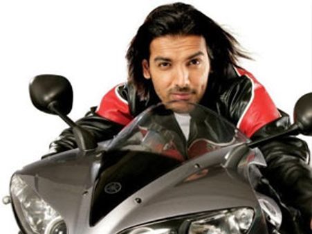 ബൈക്കപകടം നടന്‍ ജോണ്‍എബ്രഹാമിന് ജയില്‍ശിക്ഷ