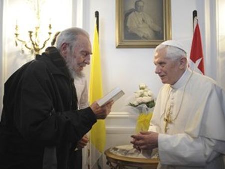 പോപ്പിന് പണിയെന്താണ്? കാസ്‌ട്രോയ്ക്ക് സംശയം