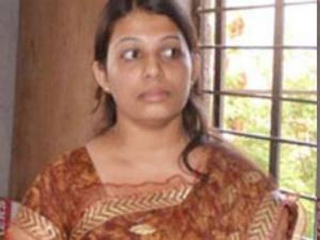 മുന്‍മുഖ്യന്റെ പടമുപയോഗിച്ച് നടിയുടെ പെണ്‍വാണിഭം