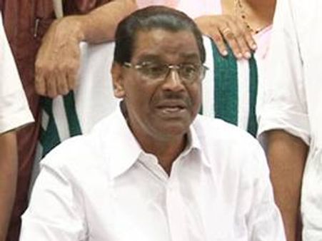കുരുക്കഴിയ്ക്കാന്‍ മന്ത്രിതല അഴിച്ചുപണി