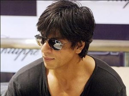 ഷാരൂഖിനെ ന്യൂയോര്‍ക്കില്‍ തടഞ്ഞുവച്ചു