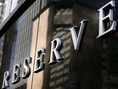 റിസര്‍വ് ബാങ്ക് പലിശനിരക്കുകള്‍ കുറച്ചു