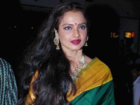 നടി രേഖ രാജ്യസഭാംഗമായി സത്യപ്രതിജ്ഞ ചെയ്‌തു