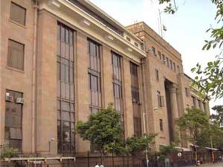 രൂപ ഇടിയുന്നു, വിപണിയും