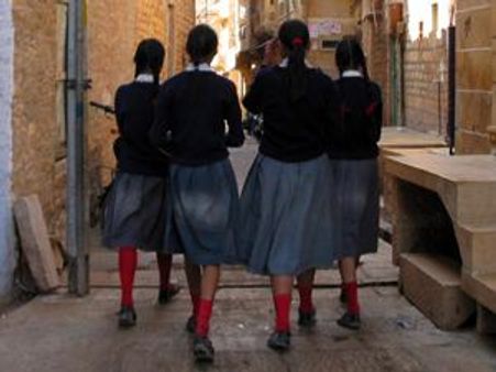 മണിപ്പൂരില്‍ പെണ്‍കുട്ടികള്‍ക്ക് വസ്ത്രനിയന്ത്രണം