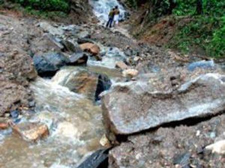 ഉരുള്‍പൊട്ടല്‍:4 മരണം, 3പേരെ  കാണാതായി