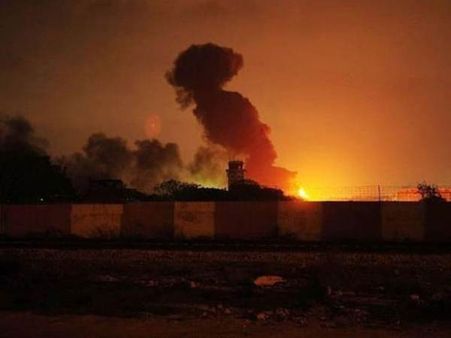 പാകിസ്താന്‍ വ്യോമകേന്ദ്രത്തില്‍ തീവ്രവാദി ആക്രമണം