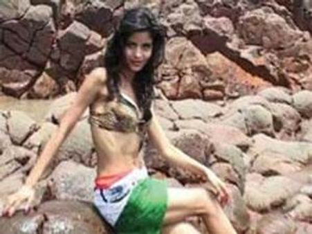 ദേശീയപതാകയെ അവഹേളിച്ച നടി അറസ്റ്റില്‍