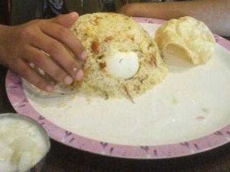 ബിരിയാണിയില്‍ പാറ്റ; ഹോട്ടലുടമയുടെ നുണ പൊളിഞ്ഞു