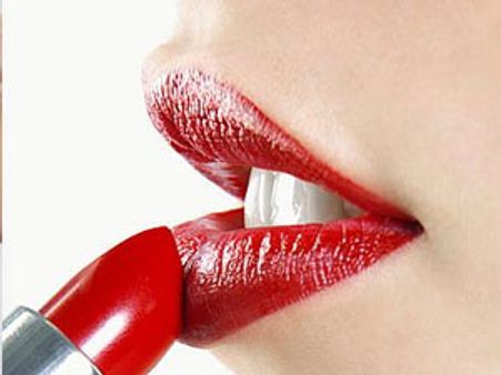 ലിപ്സ്റ്റിക്കിട്ട് ക്ഷേത്രത്തില്‍ കയറേണ്ട