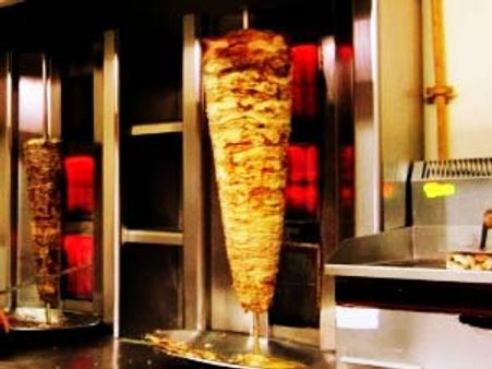 ഷവര്‍മ വീണ്ടും വില്ലന്‍; യുവാവ് ആശുപത്രിയിലായി