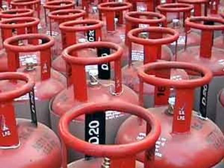 കേരളത്തില്‍ എല്ലാവര്‍ക്കും 9 സിലിണ്ടര്‍