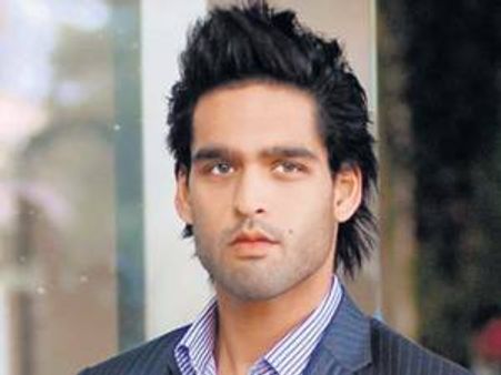 കലണ്ടര്‍ ഗേള്‍സിനെ തേടി മല്യയുടെ മകന്‍