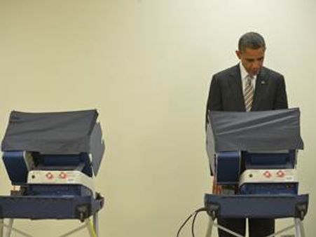 ചരിത്രമെഴുതി ഒബാമ മുന്‍കൂര്‍ വോട്ട് ചെയ്തു