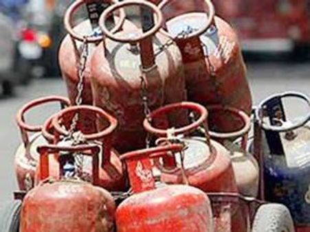 പാചകവാതക വില വര്‍ദ്ധന മരവിപ്പിച്ചു