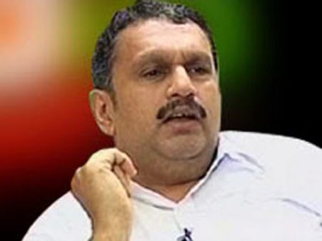 കണ്ടകശനി:മുരളീധരന്‍, തിരുത്തും:ചെന്നിത്തല