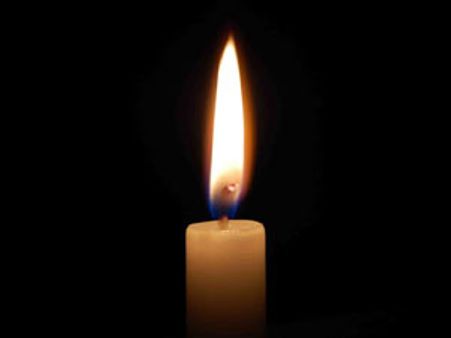 മെഴുകുതിരി നേരത്തെ കത്തിയ്ക്കാം