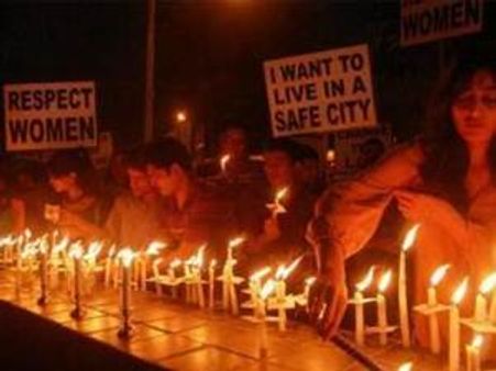 ദില്ലി പെണ്‍കുട്ടിയുടെ മൃതദേഹം സംസ്‌ക്കരിച്ചു