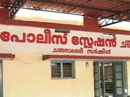 പൊലീസ് സ്റ്റേഷനില്‍ സാറന്മാരുടെ കയ്യാങ്കളി