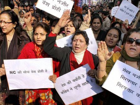 വീരജവാന്റെ അമ്മയും ഭാര്യയും നിരാഹാരം കിടക്കുന്നു