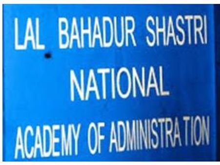 ഐഎഎസുകാര്‍ക്കും ഐപിഎസുകാര്‍ക്കും ക്ഷാമം