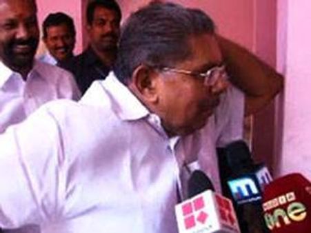 വയലാര്‍ രവി മാധ്യമപ്രവര്‍ത്തകയെ അധിക്ഷേപിച്ചു