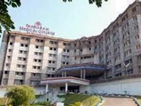 കൊച്ചി, പരിയാരം കോളജുകള്‍ സര്‍ക്കാര്‍ ഏറ്റെടുക്കും