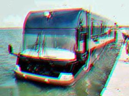 ദുബായില്‍ നിന്നും ഷാര്‍ജയിലേക്ക് വാട്ടര്‍ബസ്