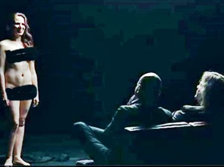 ഡാനിഷ് ചാറ്റ് ഷോയില്‍ നൂല്‍ബന്ധമില്ലാതെ താരങ്ങള്‍