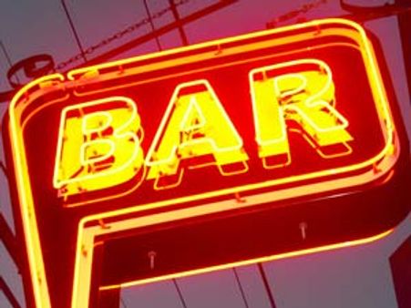 രാത്രിയില്‍ സ്ത്രീകള്‍ക്ക് പബ്ബില്‍ വിലക്ക്