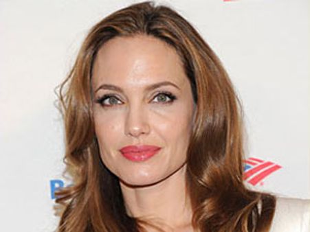 അര്‍ബുദം തടയാന്‍ ആഞ്ജലീനയുടെ സ്തനങ്ങള്‍ നീക്കി