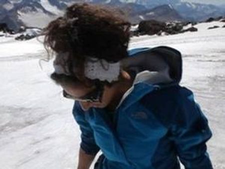 എവറസ്റ്റ് കീഴടക്കി 25കാരി ചരിത്രത്തില്‍ ഇടംനേടി