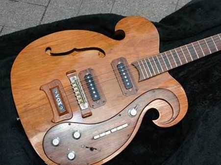 ലെനന്റെ ഗിറ്റാര്‍ 2.23 കോടിയുടെ ലേലത്തില്‍ പോയി