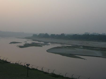 യമുനാതീരത്തെ അനധികൃതകെട്ടിടങ്ങള്‍ പൊളിച്ച്മാറ്റും