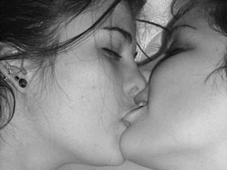 ഇംഗ്ലണ്ടില്‍ അഭയംതേടി പാക് ലെസ്ബിയന്‍സ്