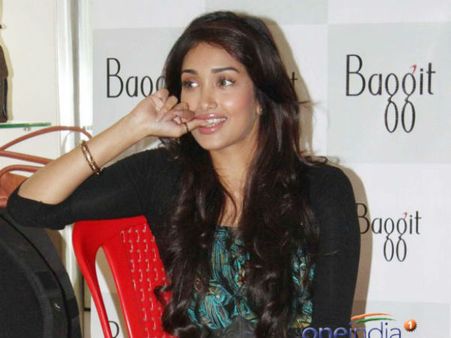 ബോളിവുഡ് നടി ജിയാഖാന്‍ ആത്മഹത്യചെയ്തു