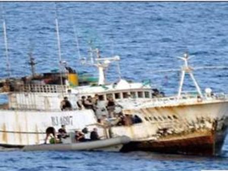 ട്രോളിംഗ് നിരോധനം: മീനുകള്‍ പെറ്റുപെരുകട്ടെ