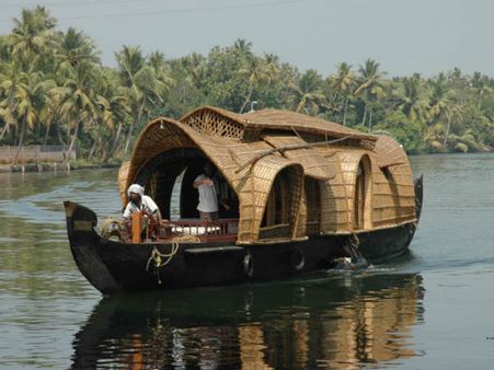 ഹൗസ് ബോട്ടുകളില്‍ നുരയുന്ന സെക്‌സ് ടൂറിസം