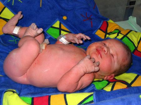 മൂന്ന് പേര്‍ക്ക് കൂടി ഒരു കുഞ്ഞ്