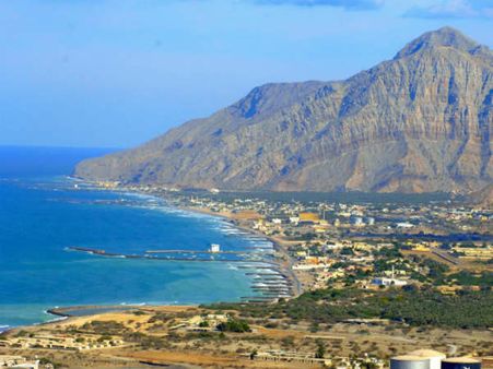 കുഞ്ഞിനേയും കൊണ്ട് യുവതി കടലില്‍ ചാടി മരിച്ചു