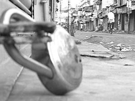 കോടികളുടെ നഷ്ടം, ഹര്‍ത്താല്‍ എന്തിനുവേണ്ടി?