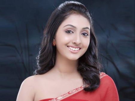 ഉത്തരയെ സരിതയ്ക്ക് പരിചയപ്പെടുത്തിയത് ആര്?