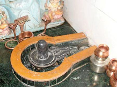 മോഷണംപോയ ശിവലിംഗം ക്ഷേത്രത്തിനടുത്ത് കണ്ടെത്തി