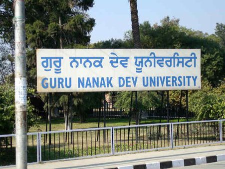 വിദ്യാര്‍ത്ഥിനി ദുരൂഹസാഹചര്യത്തില്‍ മരിച്ചു