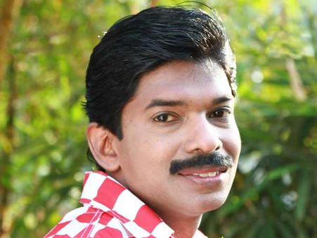 അട്ടപ്പാടിയിലെ അമ്മമാരെ കാണാന്‍ പണ്ഡിറ്റെത്തി