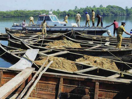 ലൈസന്‍സ് ഇല്ലാതെ മണലെടുക്കണ്ട:ട്രൈബ്യൂണല്‍