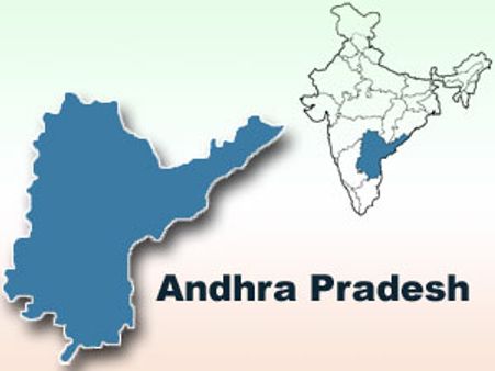 ഫോണ്‍ വിളിച്ച് നടന്നു; 19കാരി വീണ് മരിച്ചു